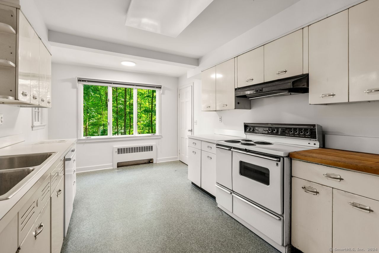 11 Roaring Brook Road