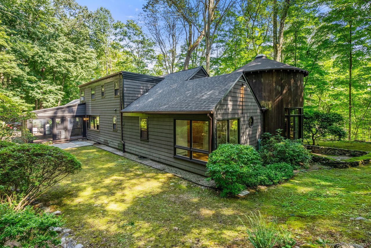 11 Roaring Brook Road