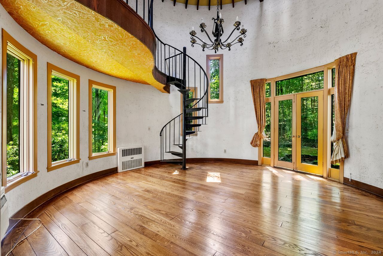 11 Roaring Brook Road