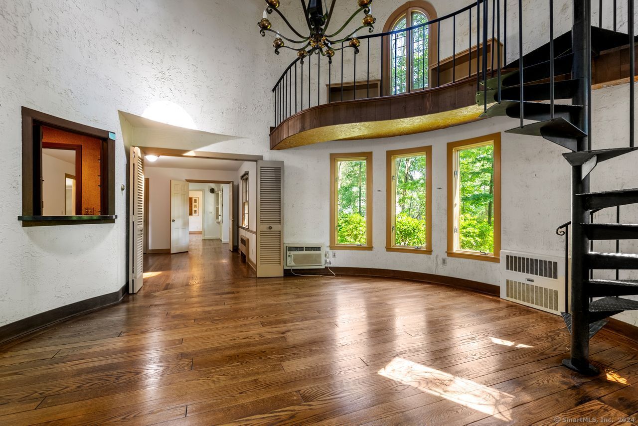 11 Roaring Brook Road