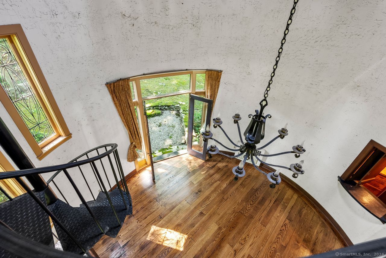 11 Roaring Brook Road