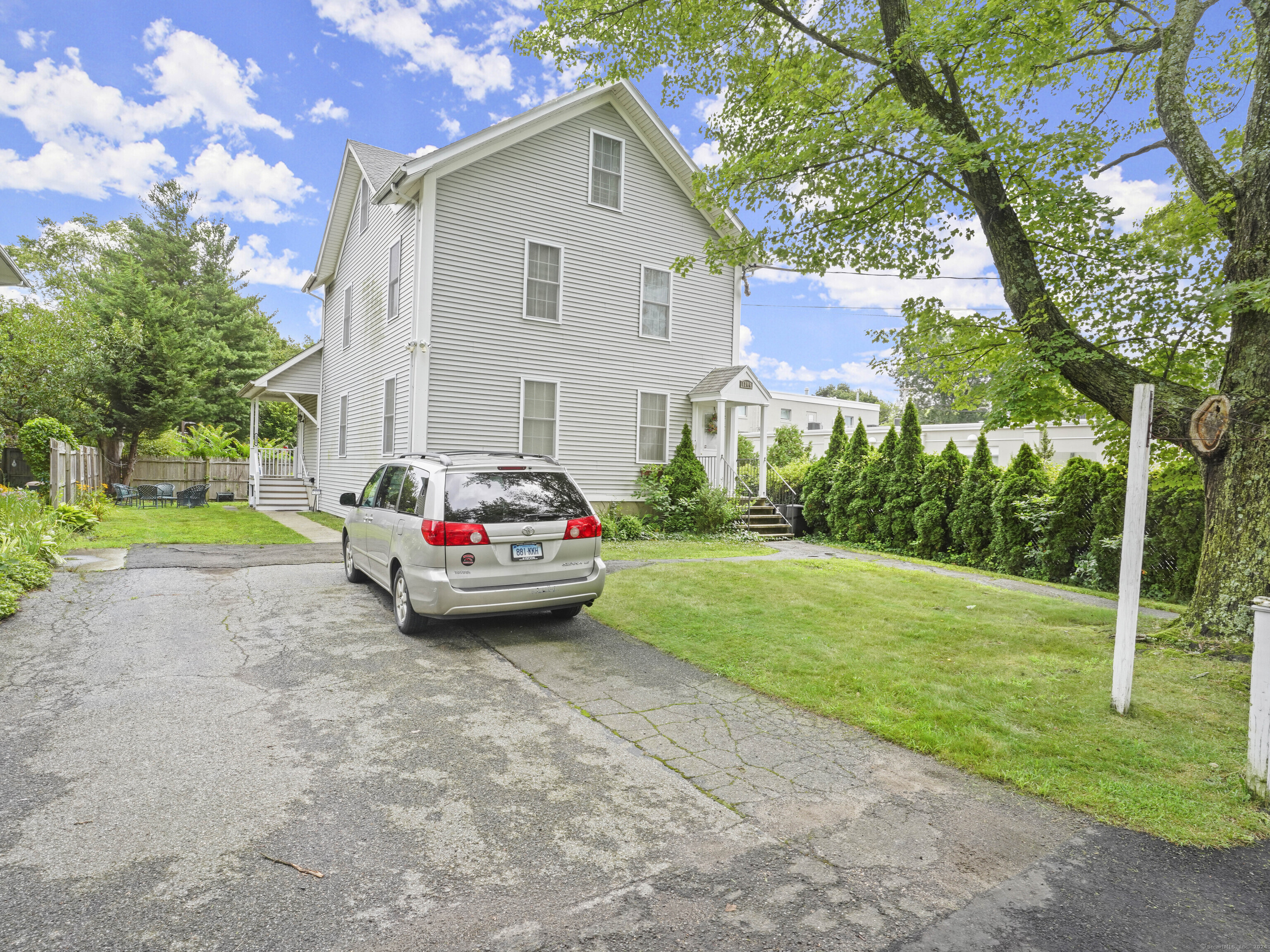 1304 Stratfield Road