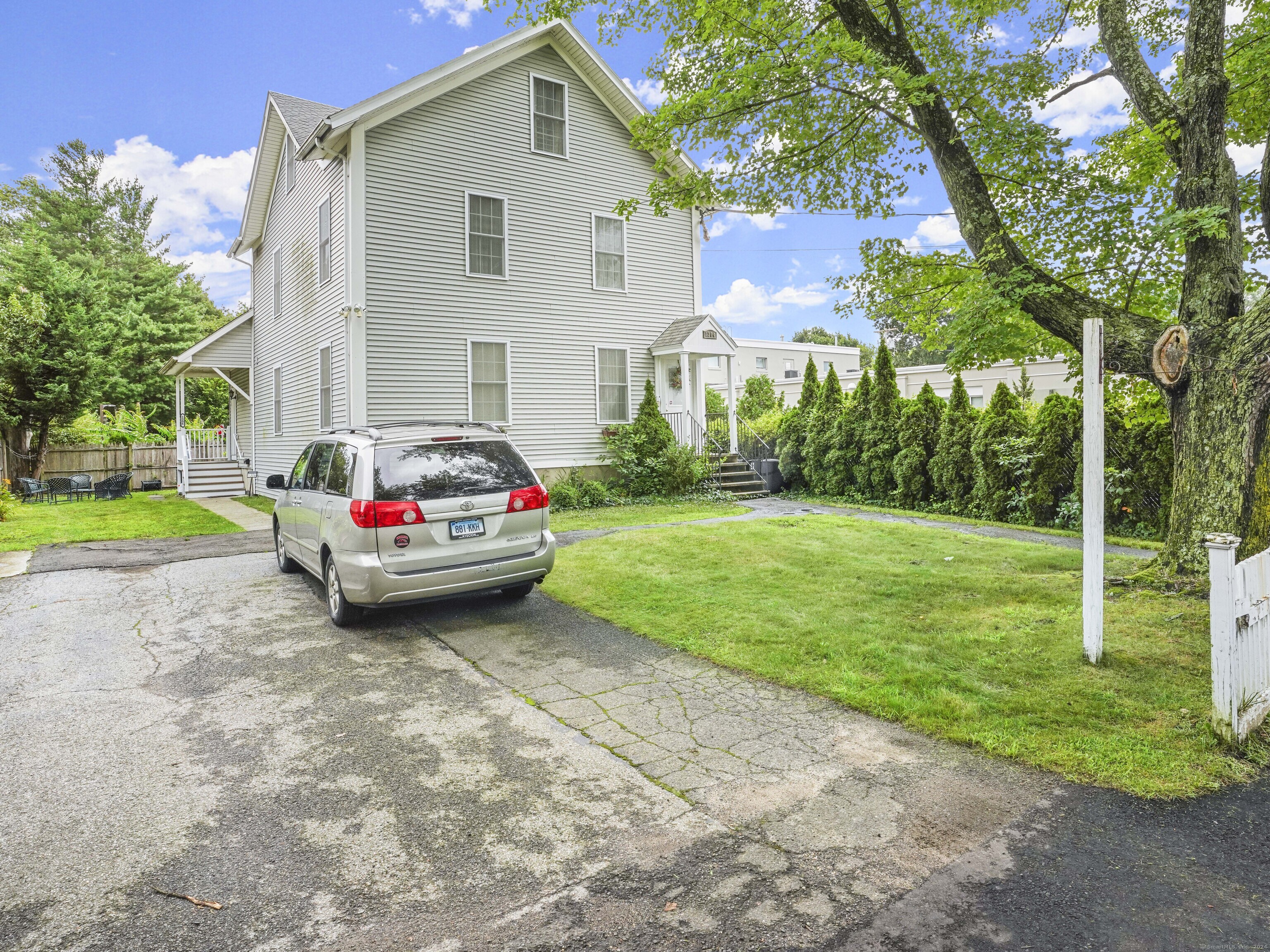 1304 Stratfield Road