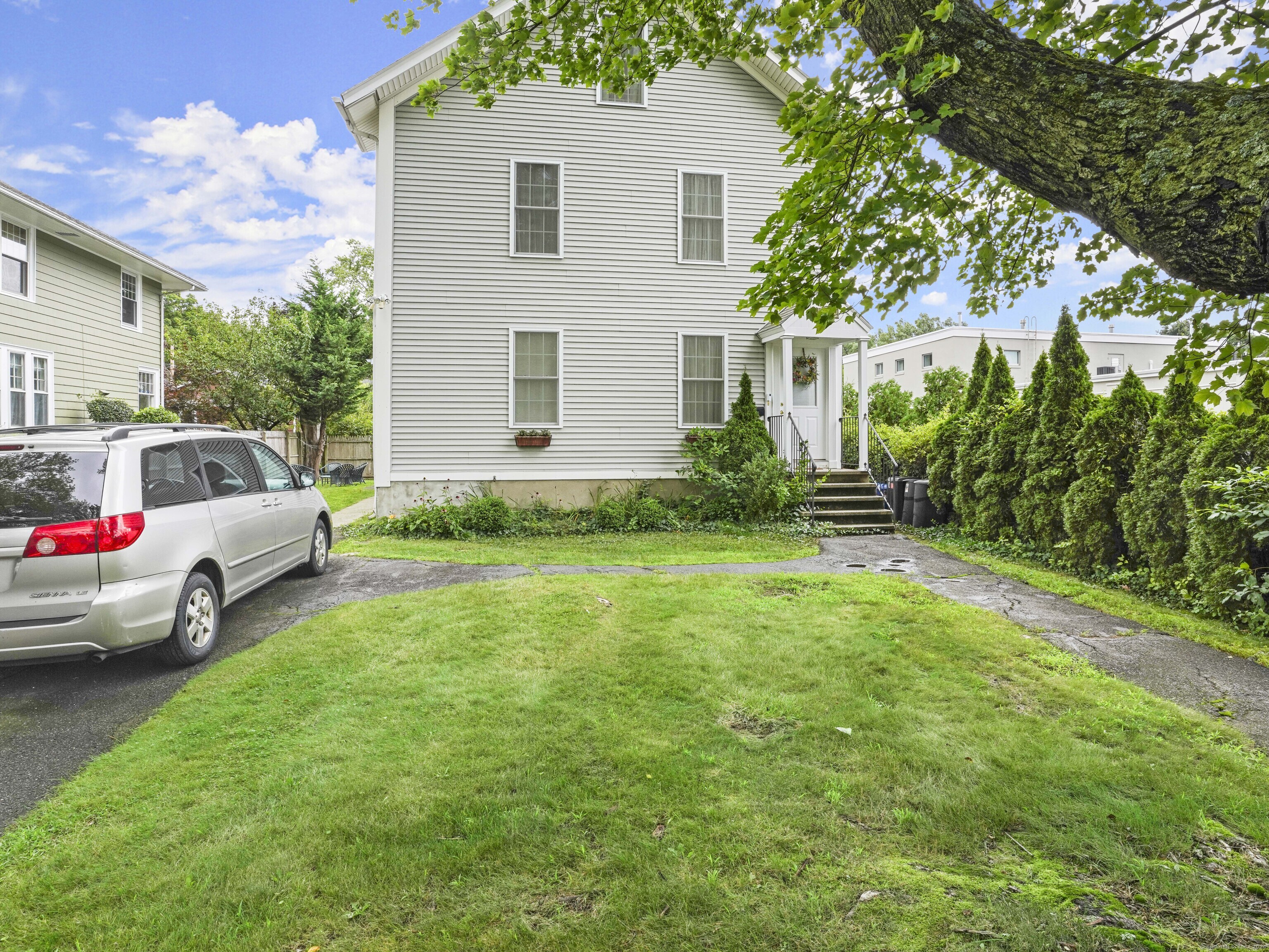 1304 Stratfield Road