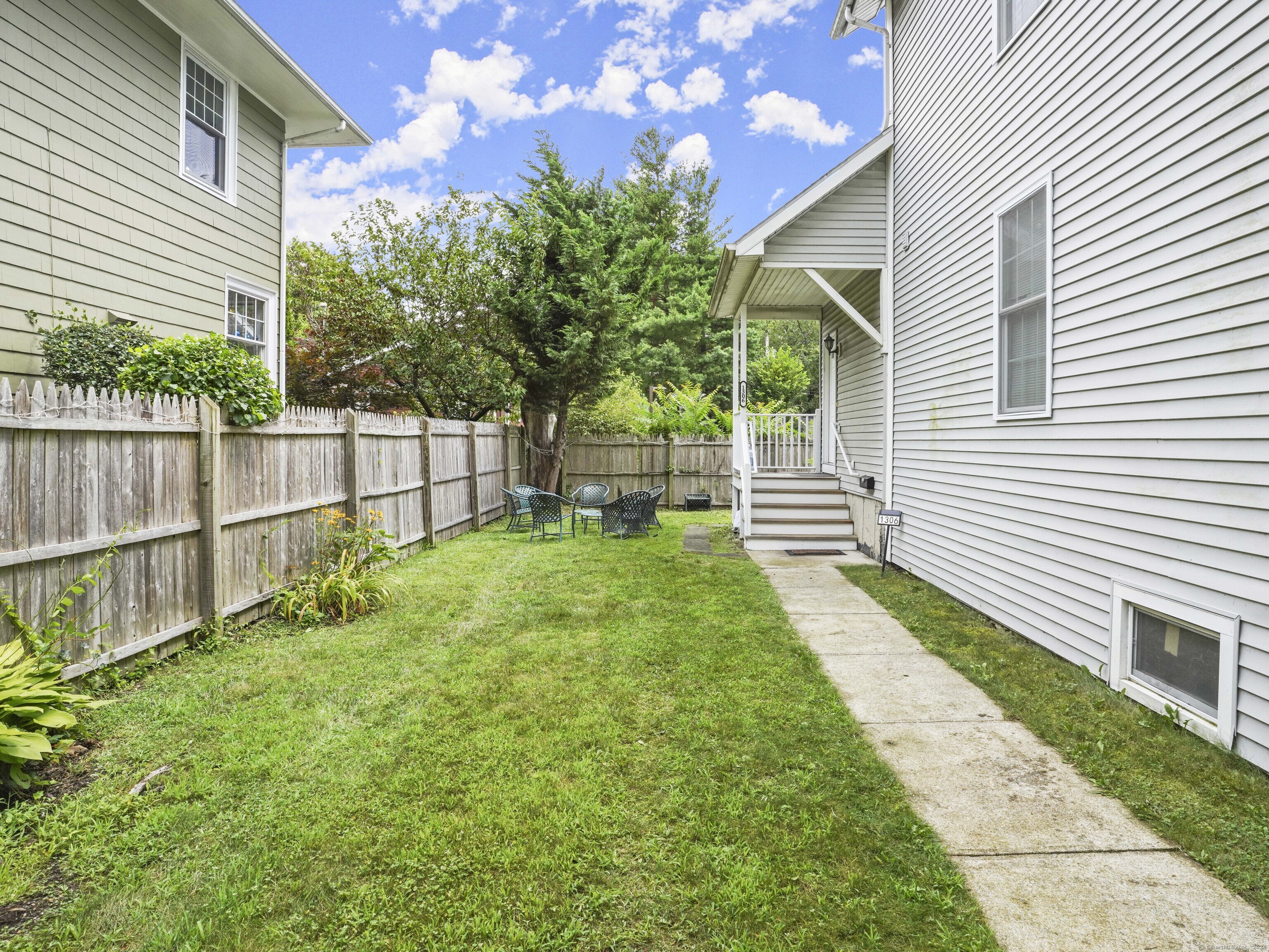 1304 Stratfield Road