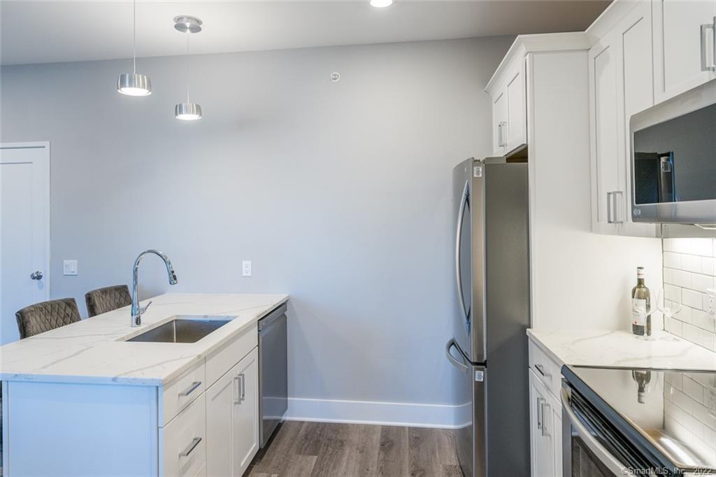 783 Kings Highway East 206