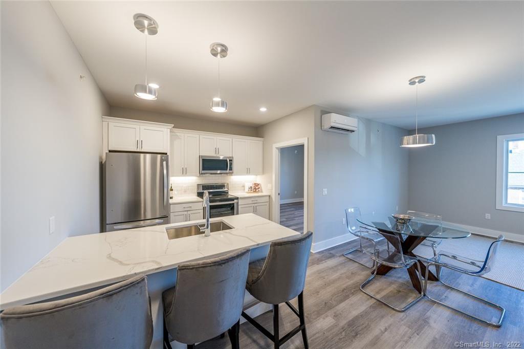 783 Kings Highway East 206