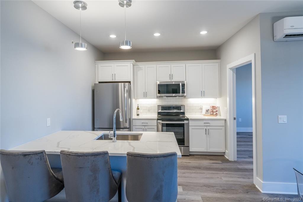 783 Kings Highway East 206