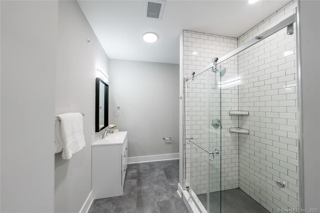 783 Kings Highway East 206