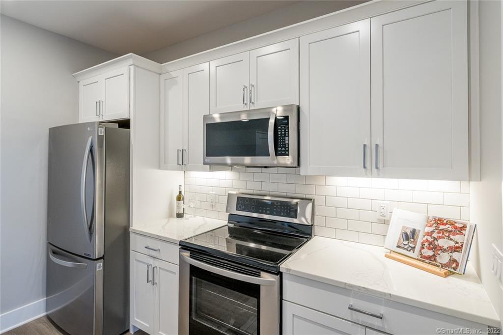 783 Kings Highway East 206