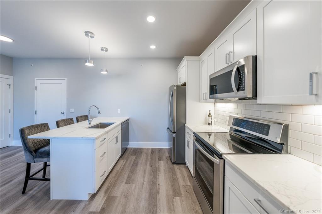 783 Kings Highway East 206