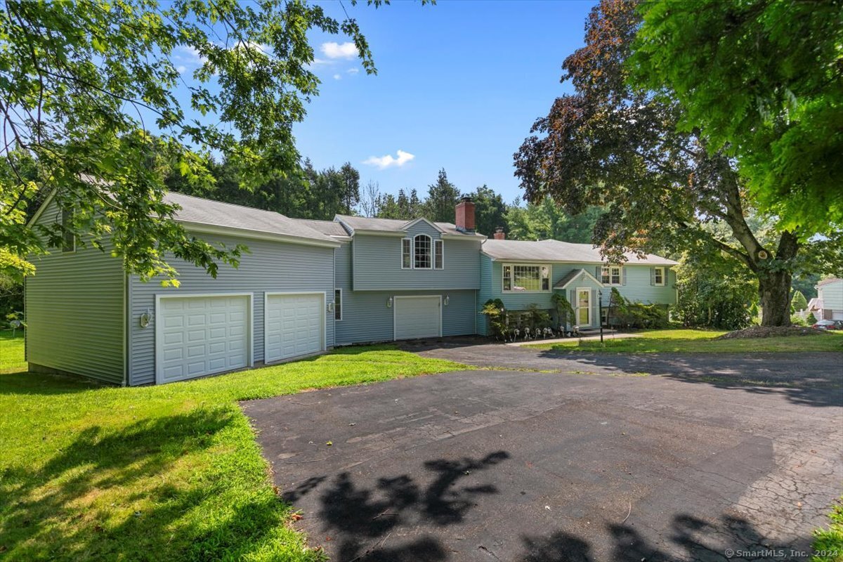 819 Robert Treat Drive