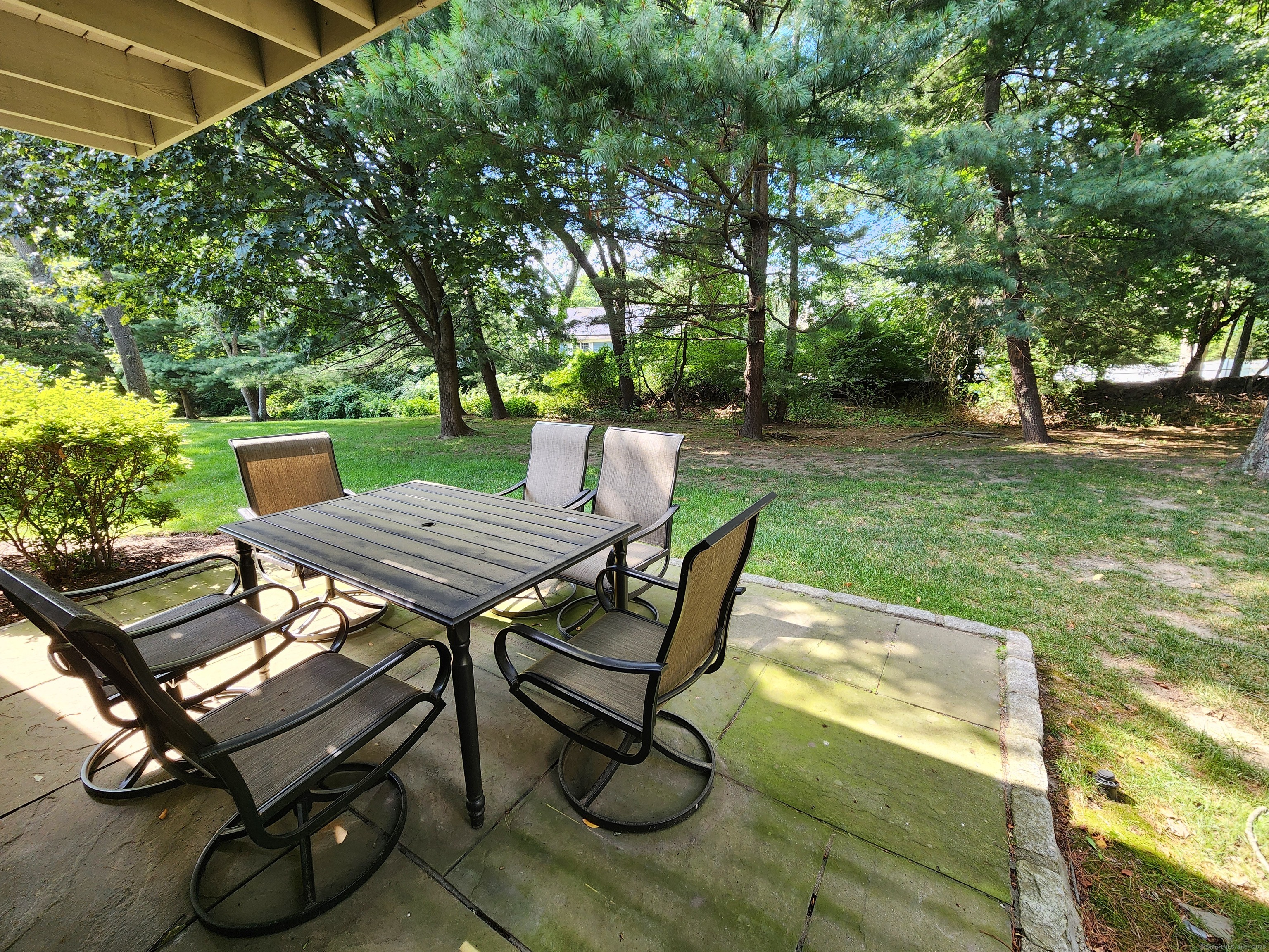 320 Strawberry Hill Avenue APT 15