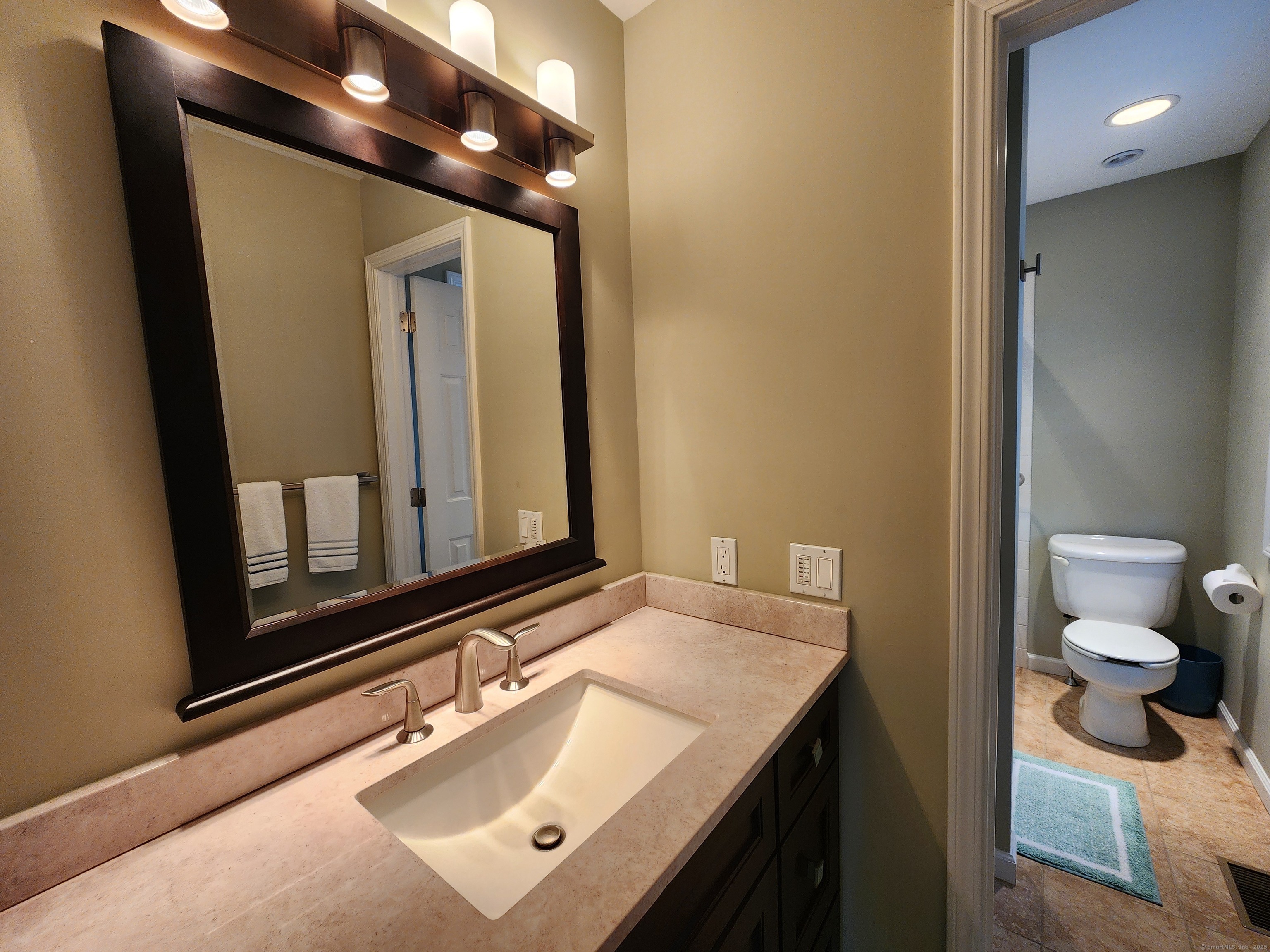 320 Strawberry Hill Avenue APT 15