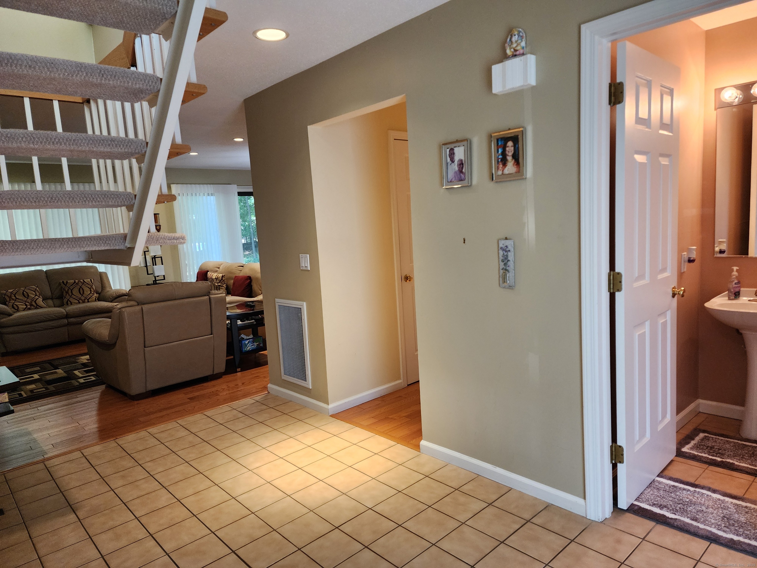 320 Strawberry Hill Avenue APT 15