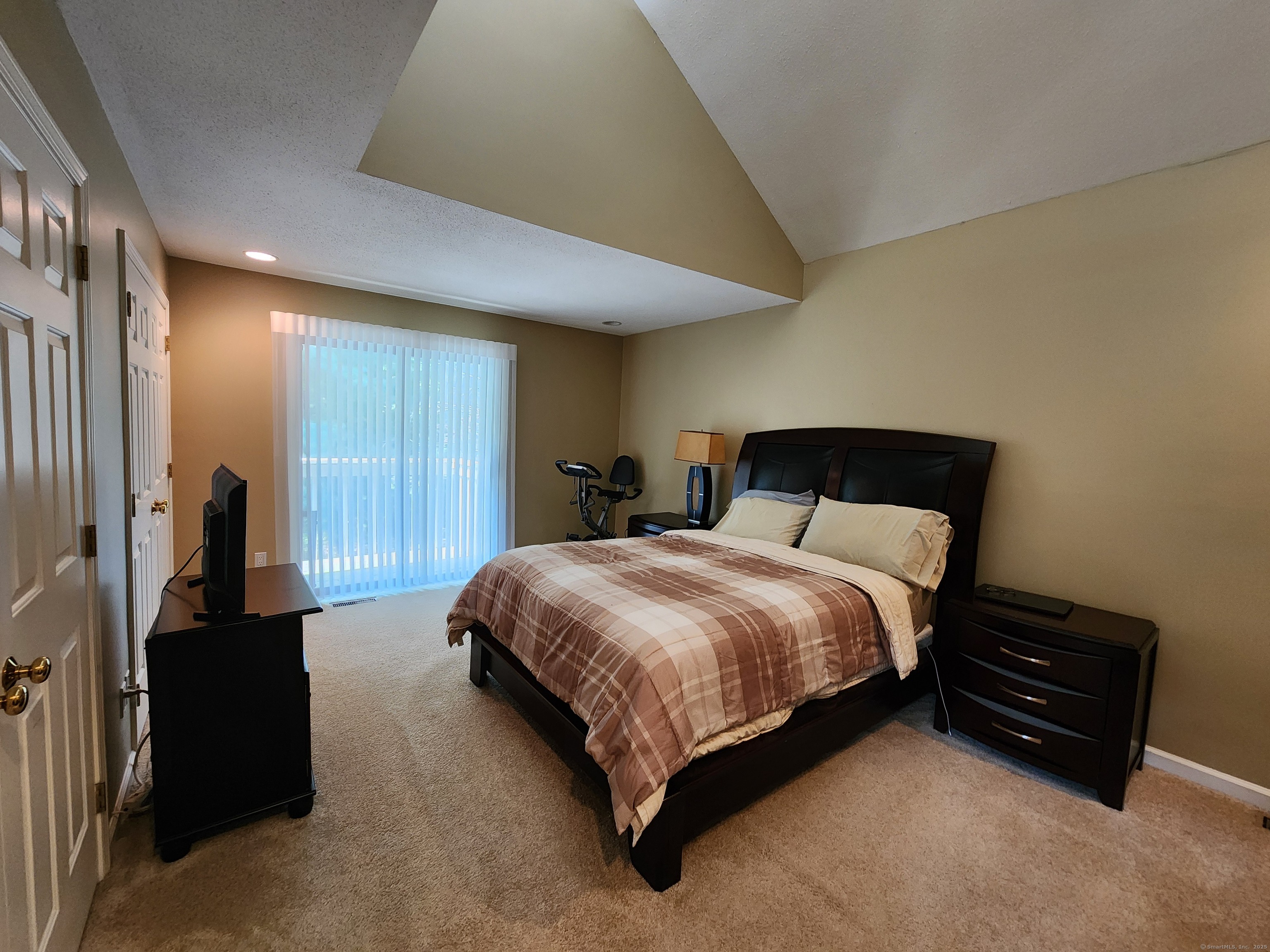 320 Strawberry Hill Avenue APT 15
