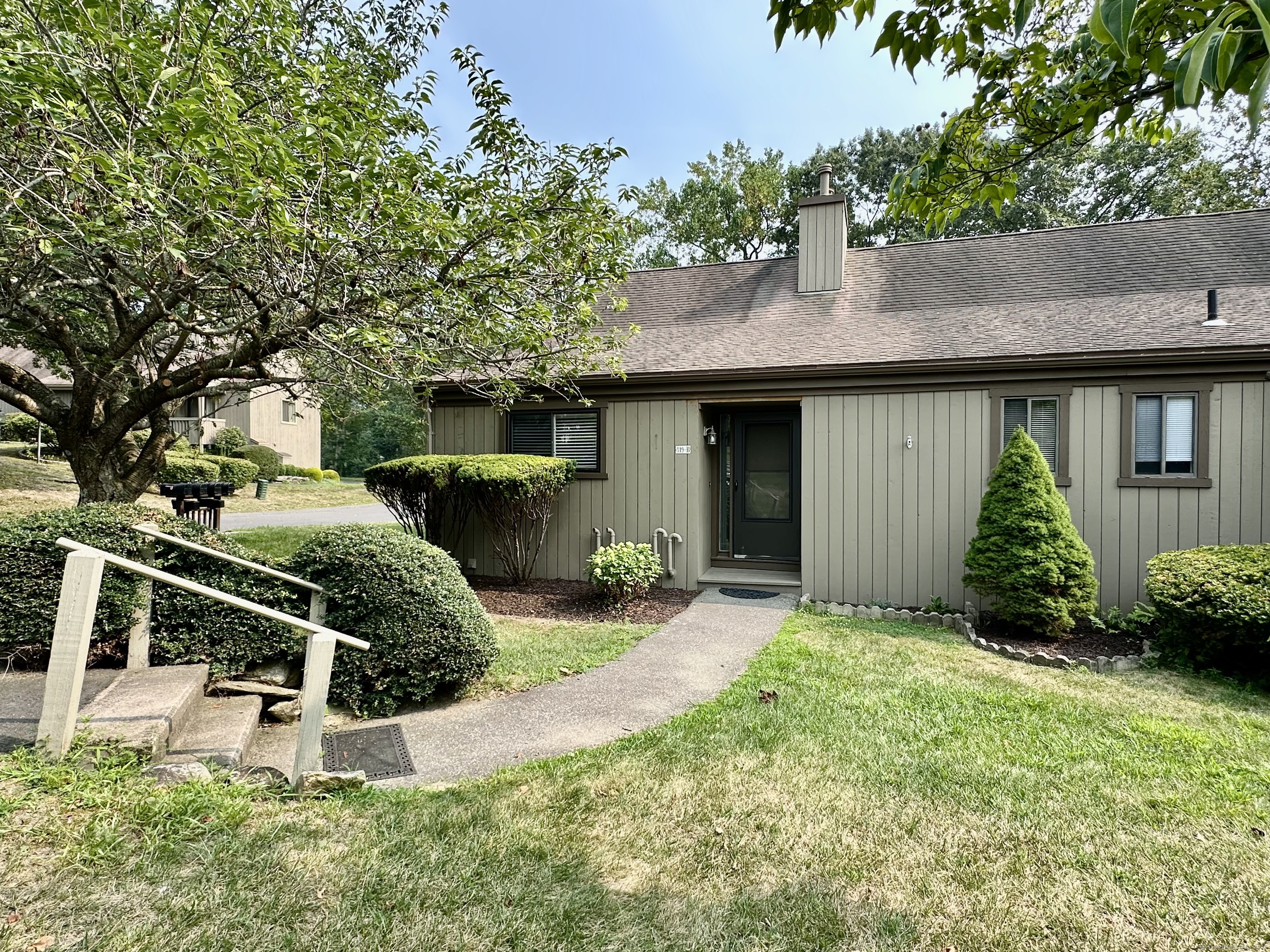 319 Navajo Lane Unit: B