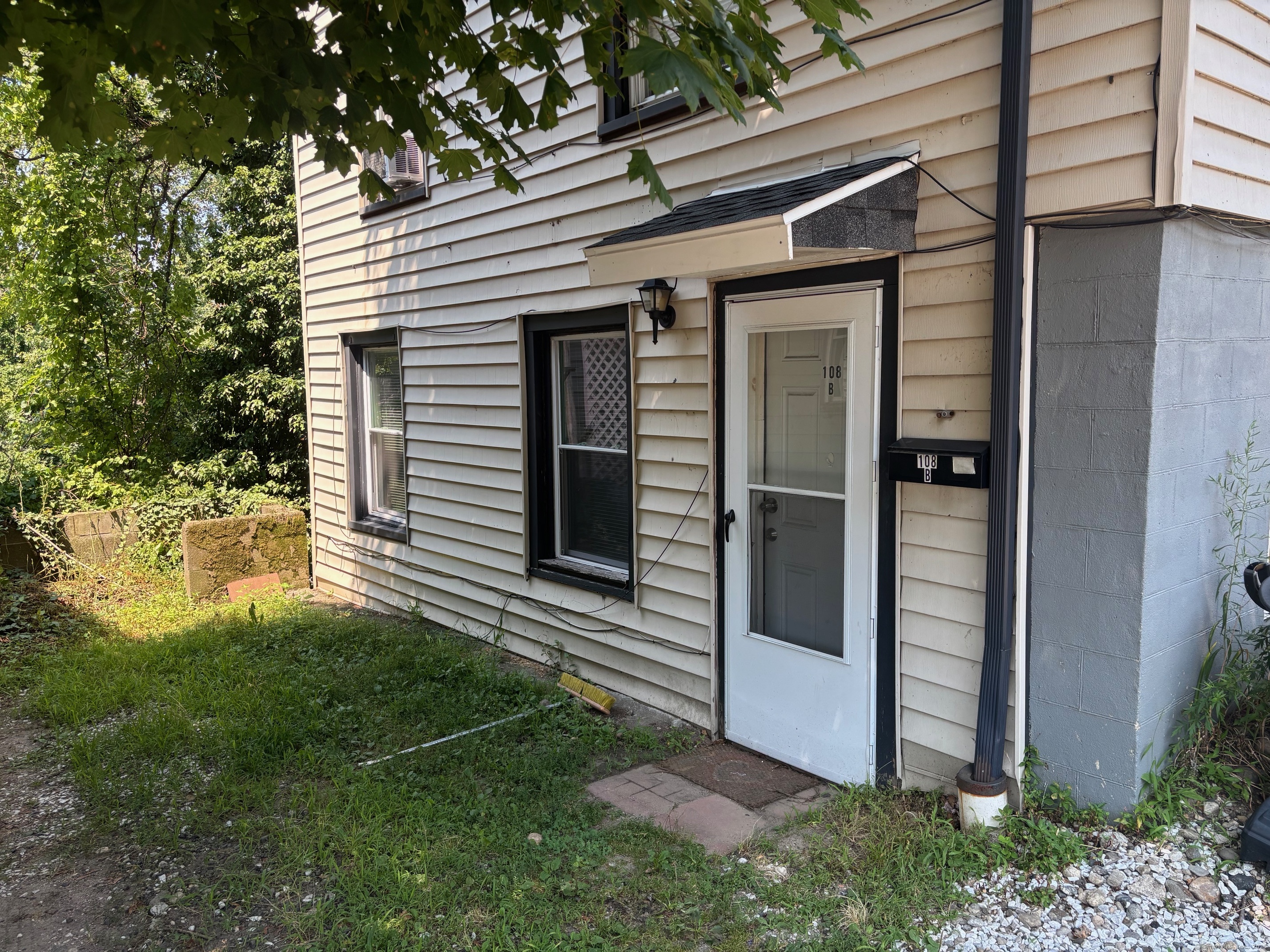 108 Derby Avenue Unit: B