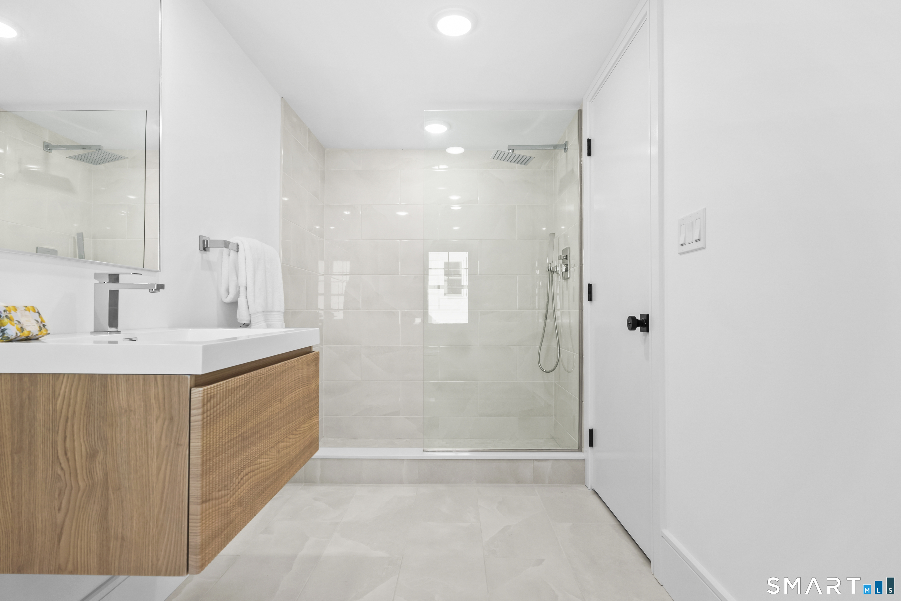 28 country Road Unit: 28 A