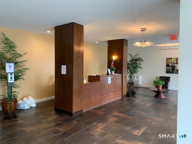 50 Glenbrook Road Unit: 5G
