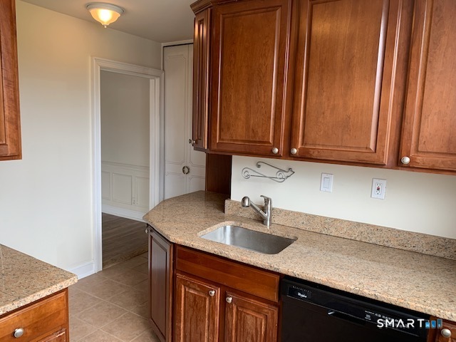 50 Glenbrook Road Unit: 5G