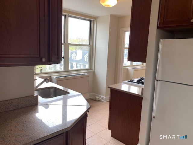 50 Glenbrook Road Unit: 5G