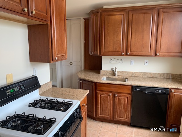 50 Glenbrook Road Unit: 5G