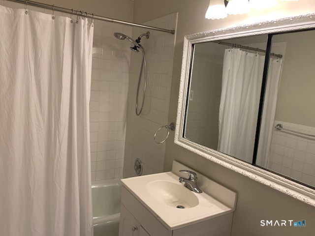 50 Glenbrook Road Unit: 5G