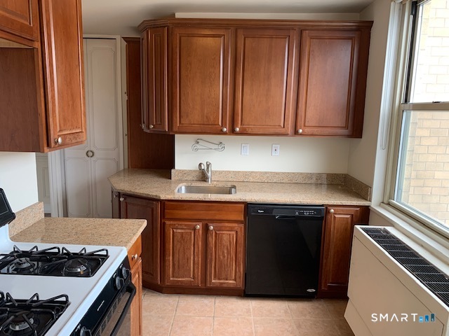 50 Glenbrook Road Unit: 5G