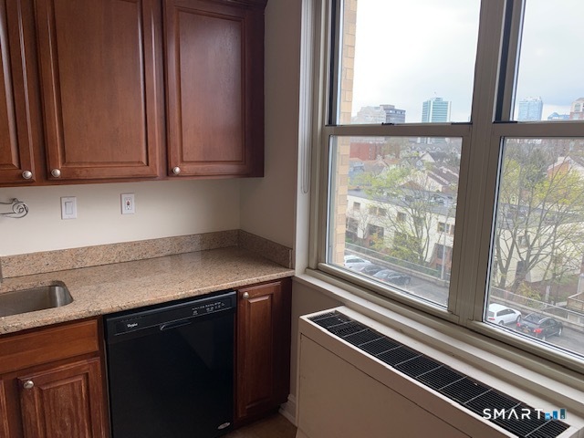 50 Glenbrook Road Unit: 5G