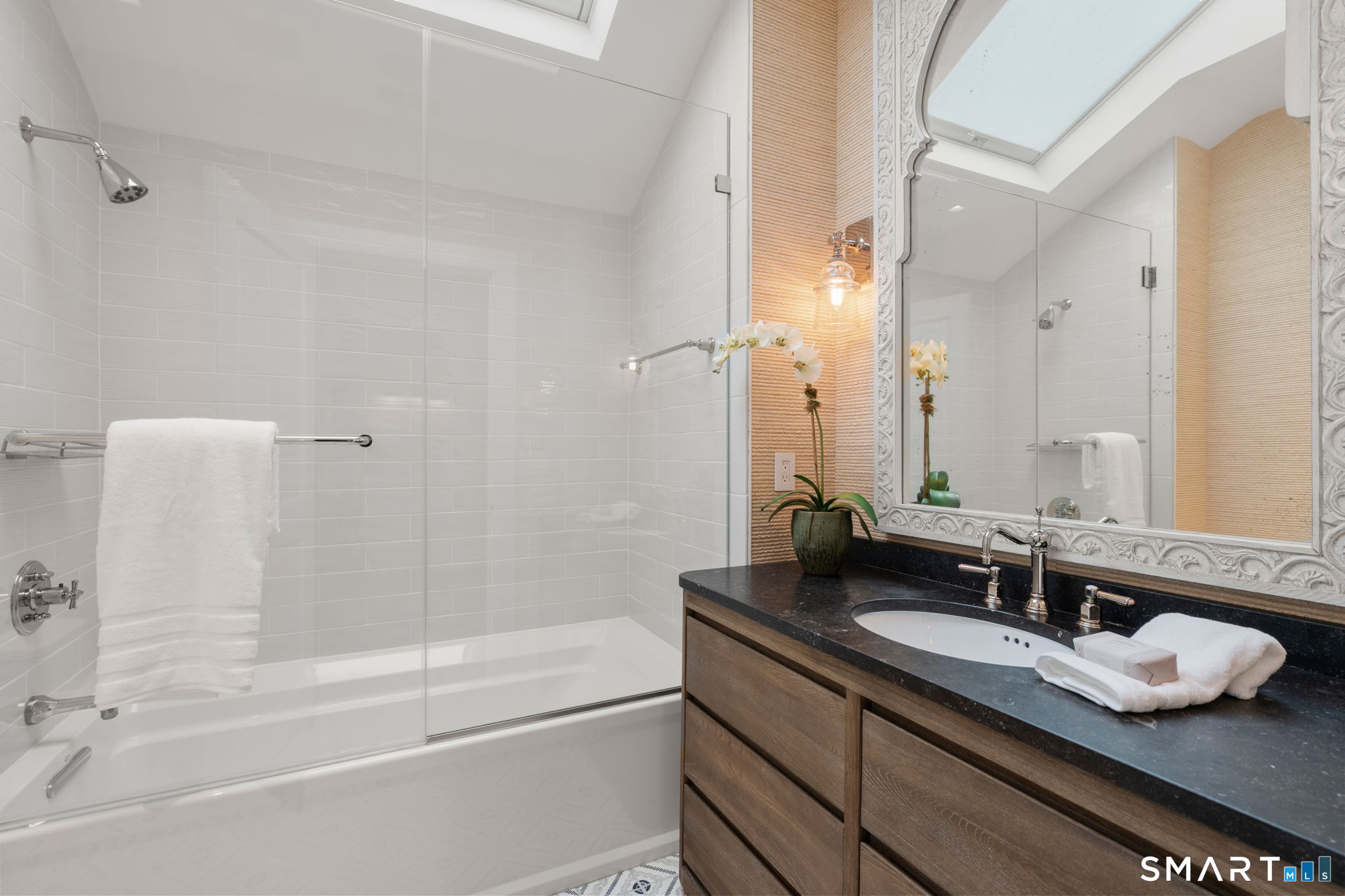 14 Middle Beach Road West