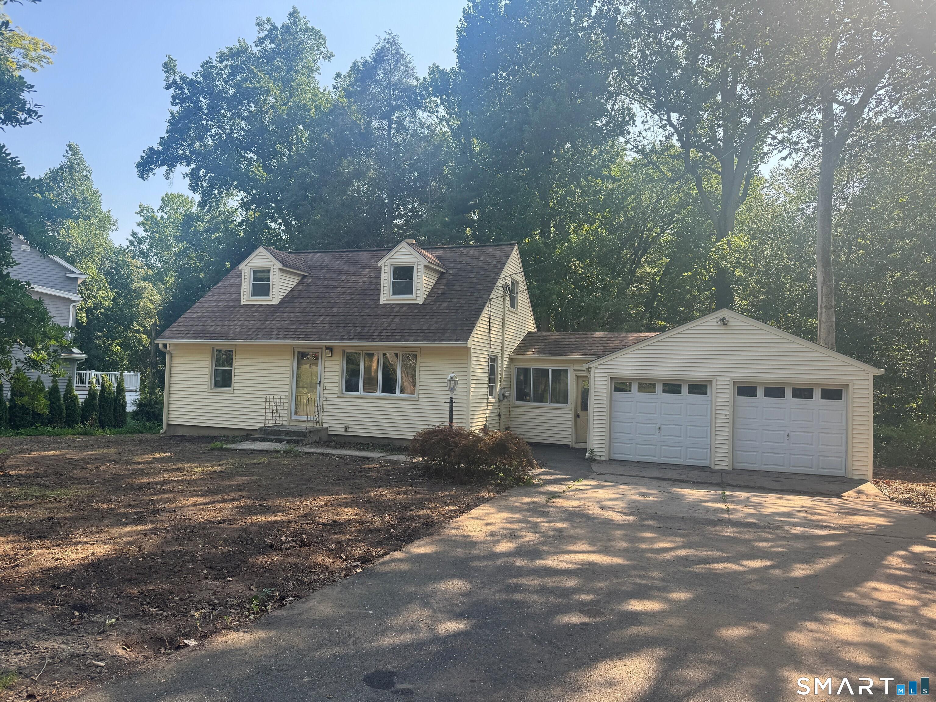 225 Winnepoge Drive