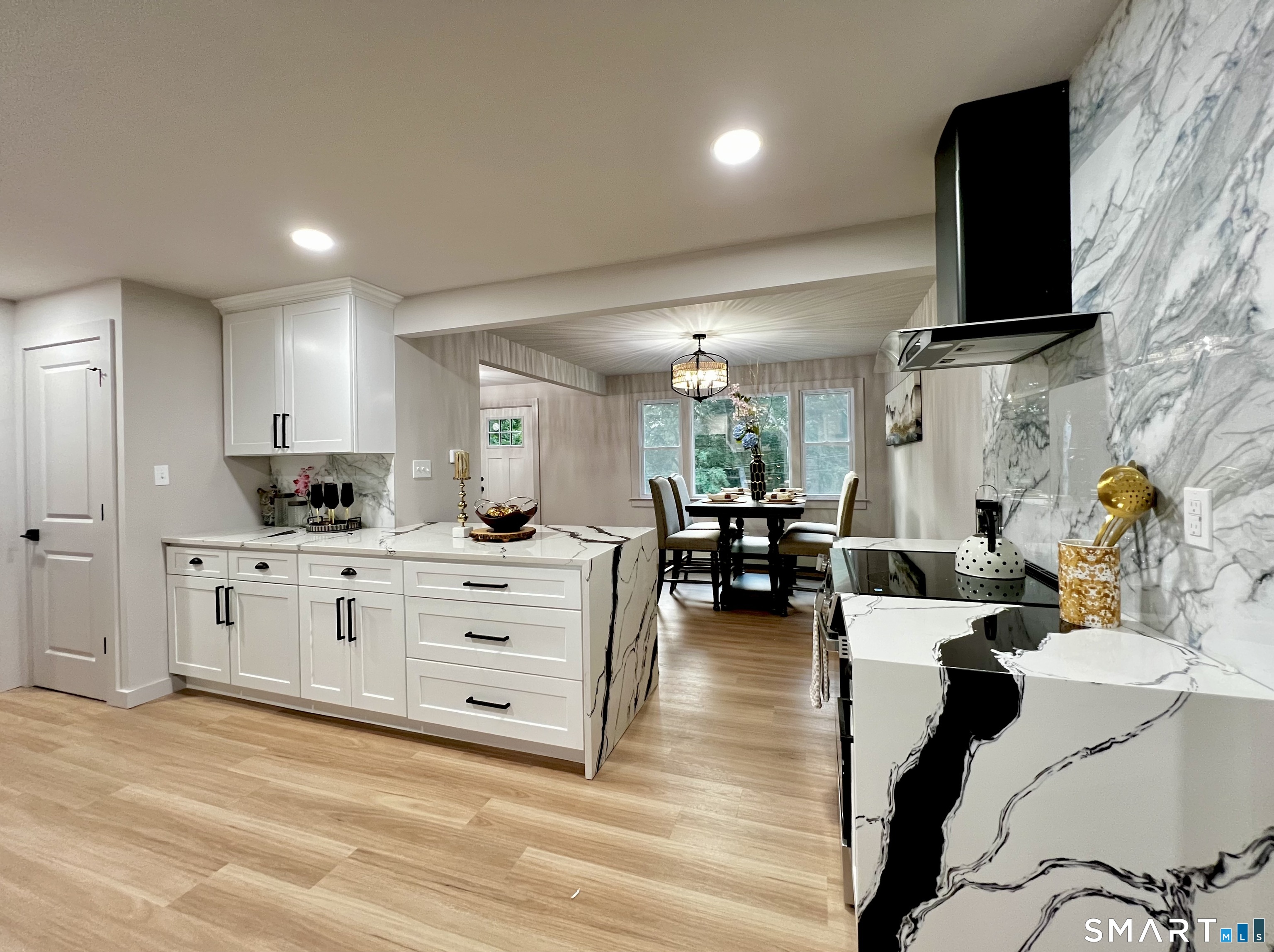 32 Forest Court North