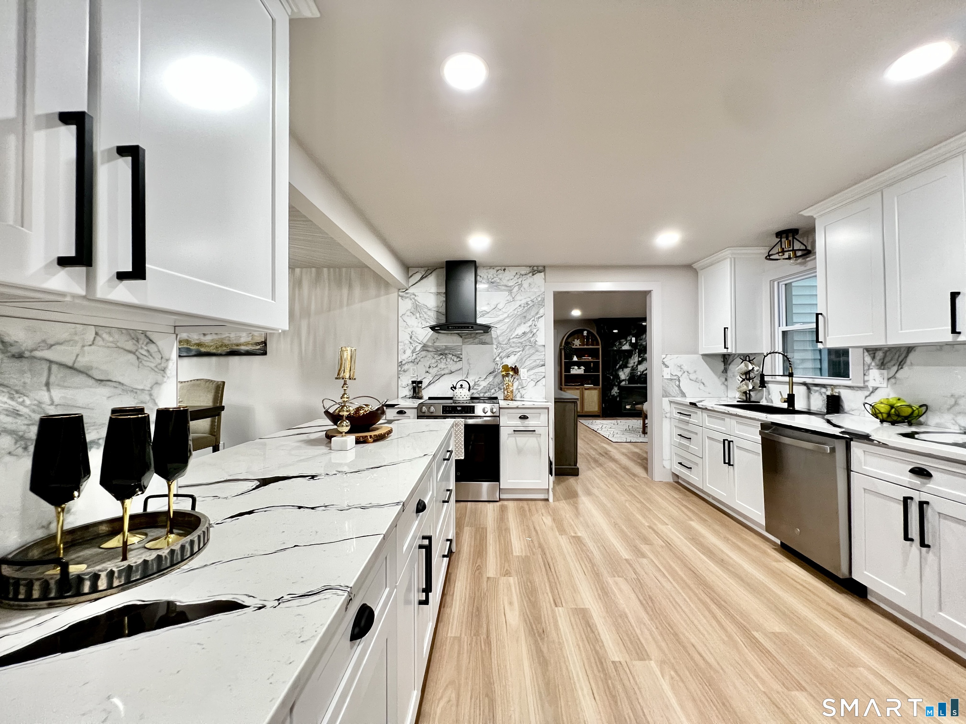 32 Forest Court North