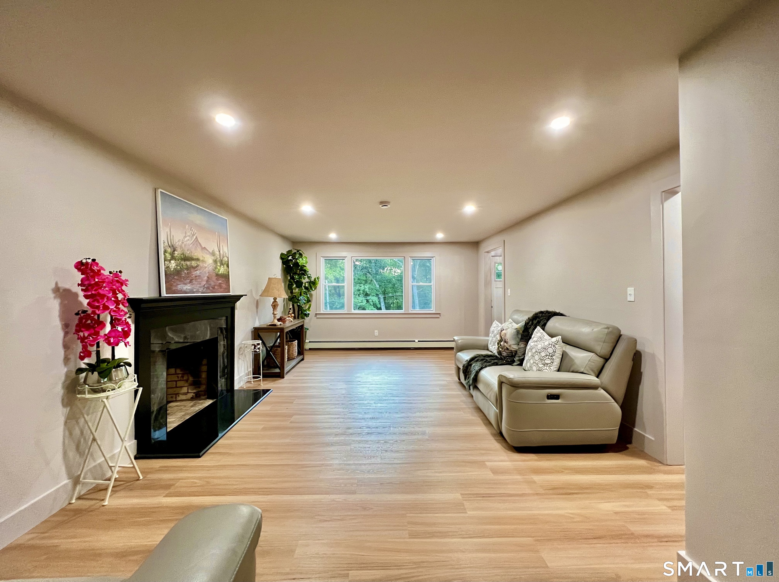 32 Forest Court North