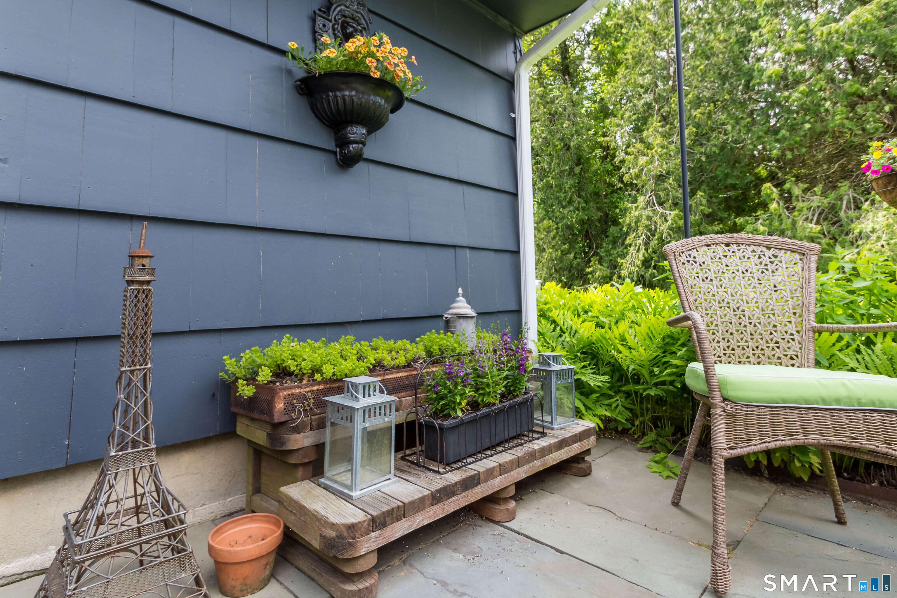 11 Crestwood Drive