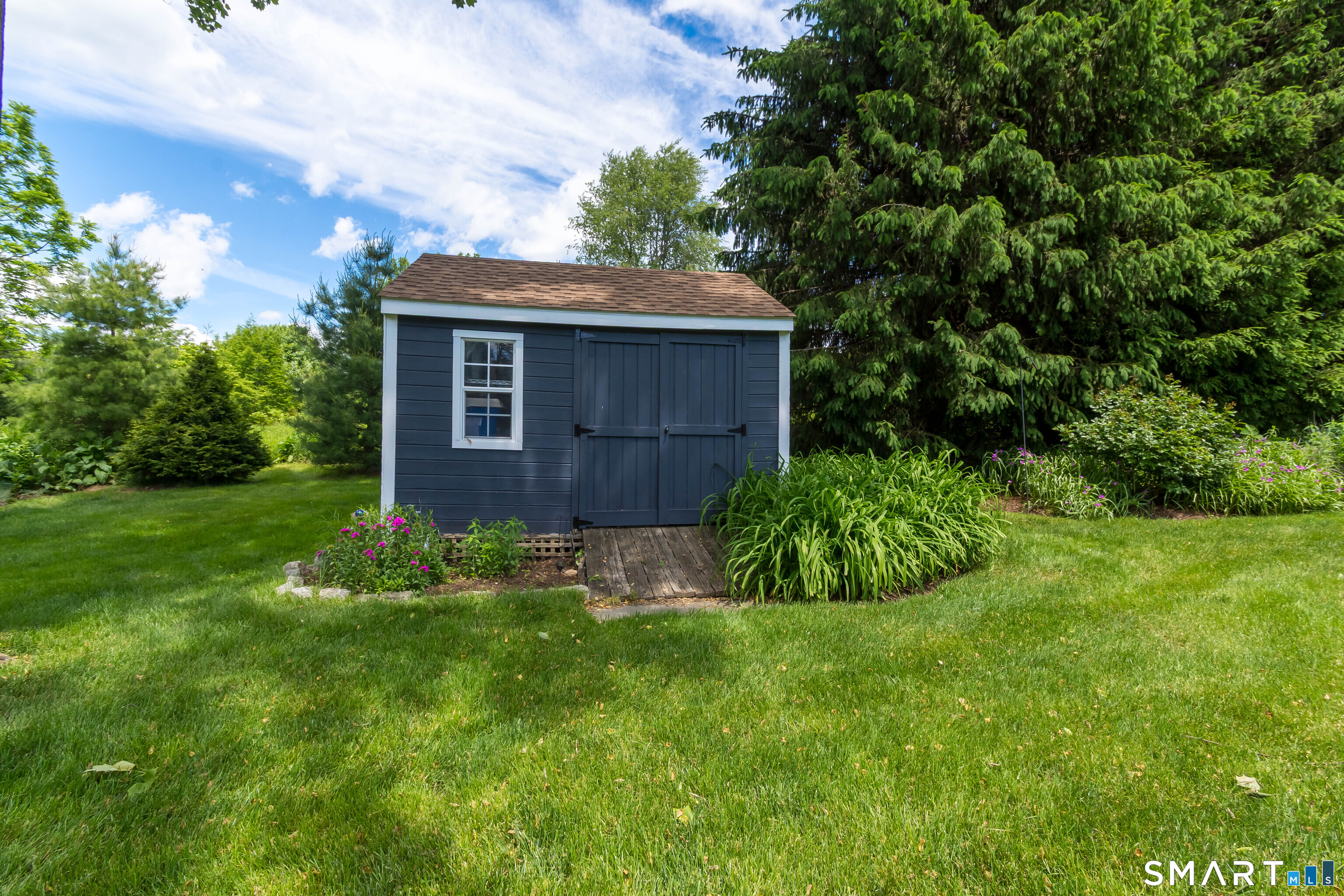11 Crestwood Drive