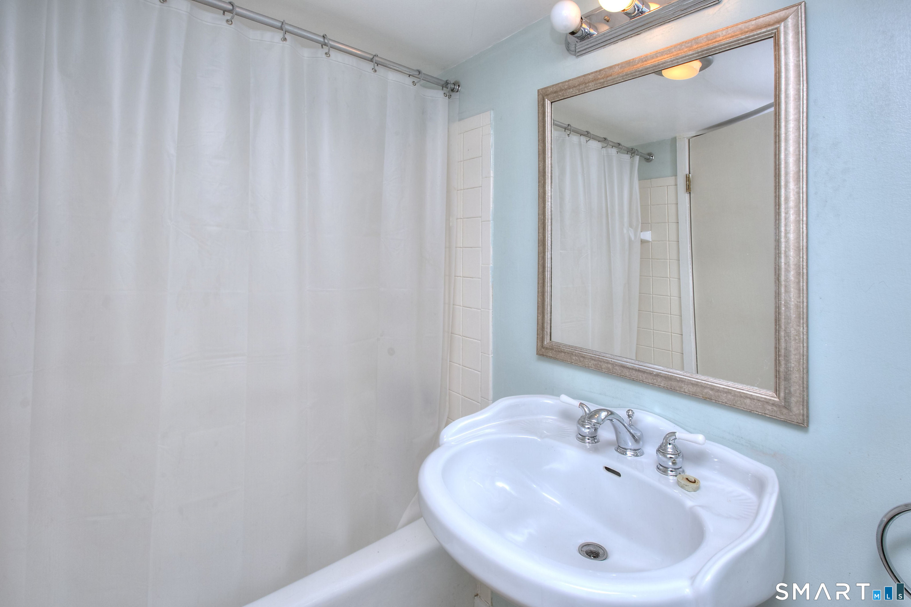 160 Fairfield Woods Road Unit: 25
