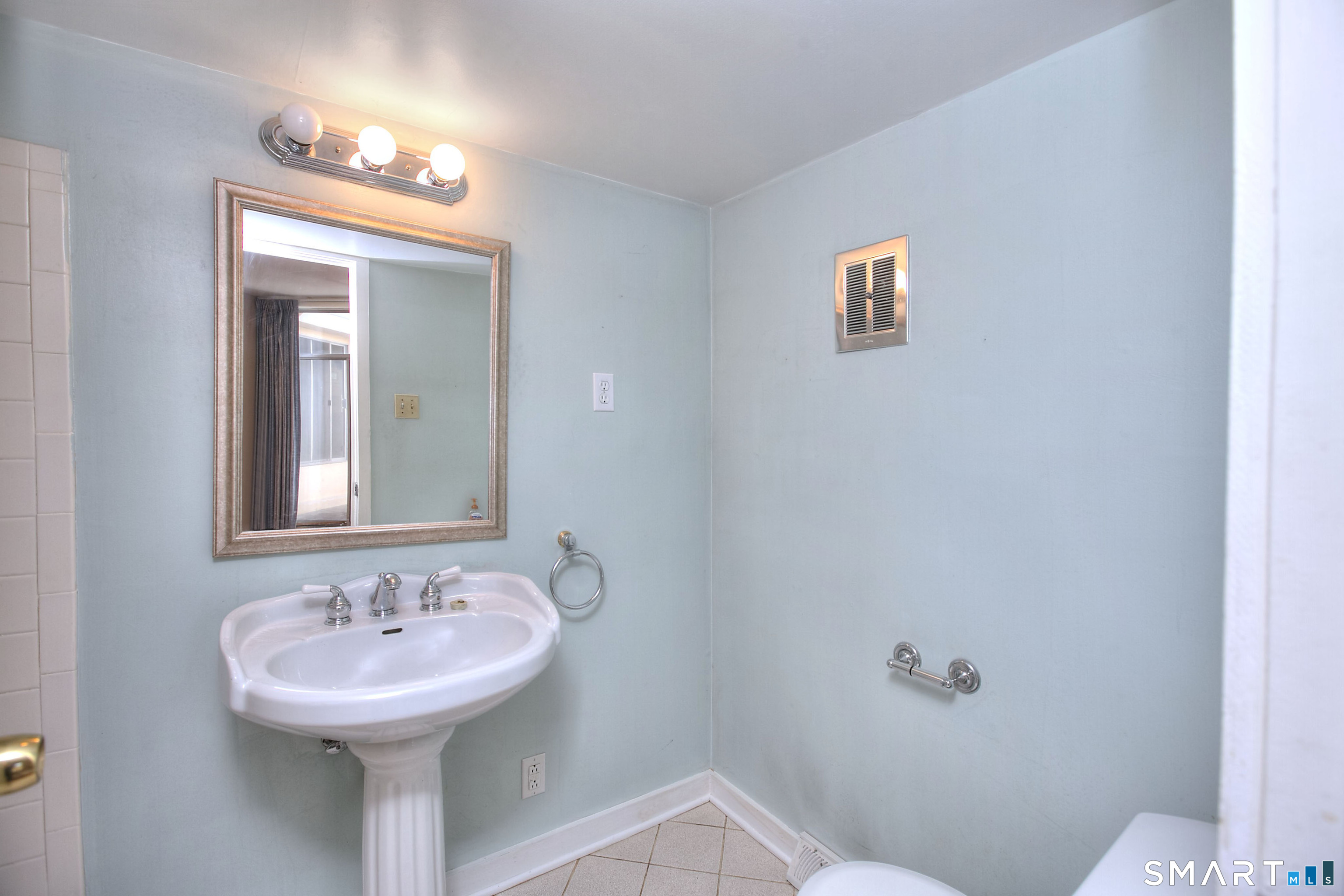 160 Fairfield Woods Road Unit: 25