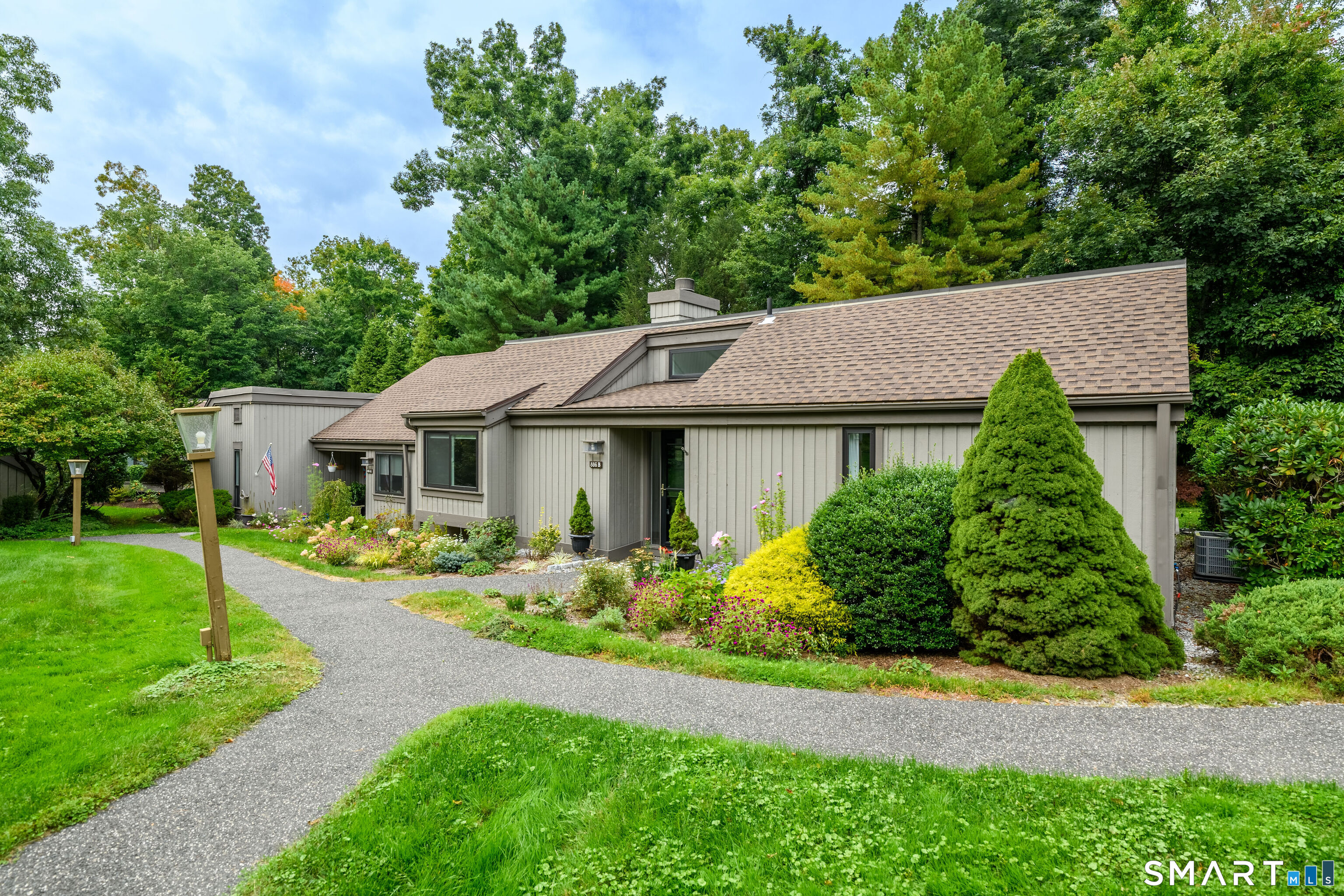 886 Heritage Village Unit: B
