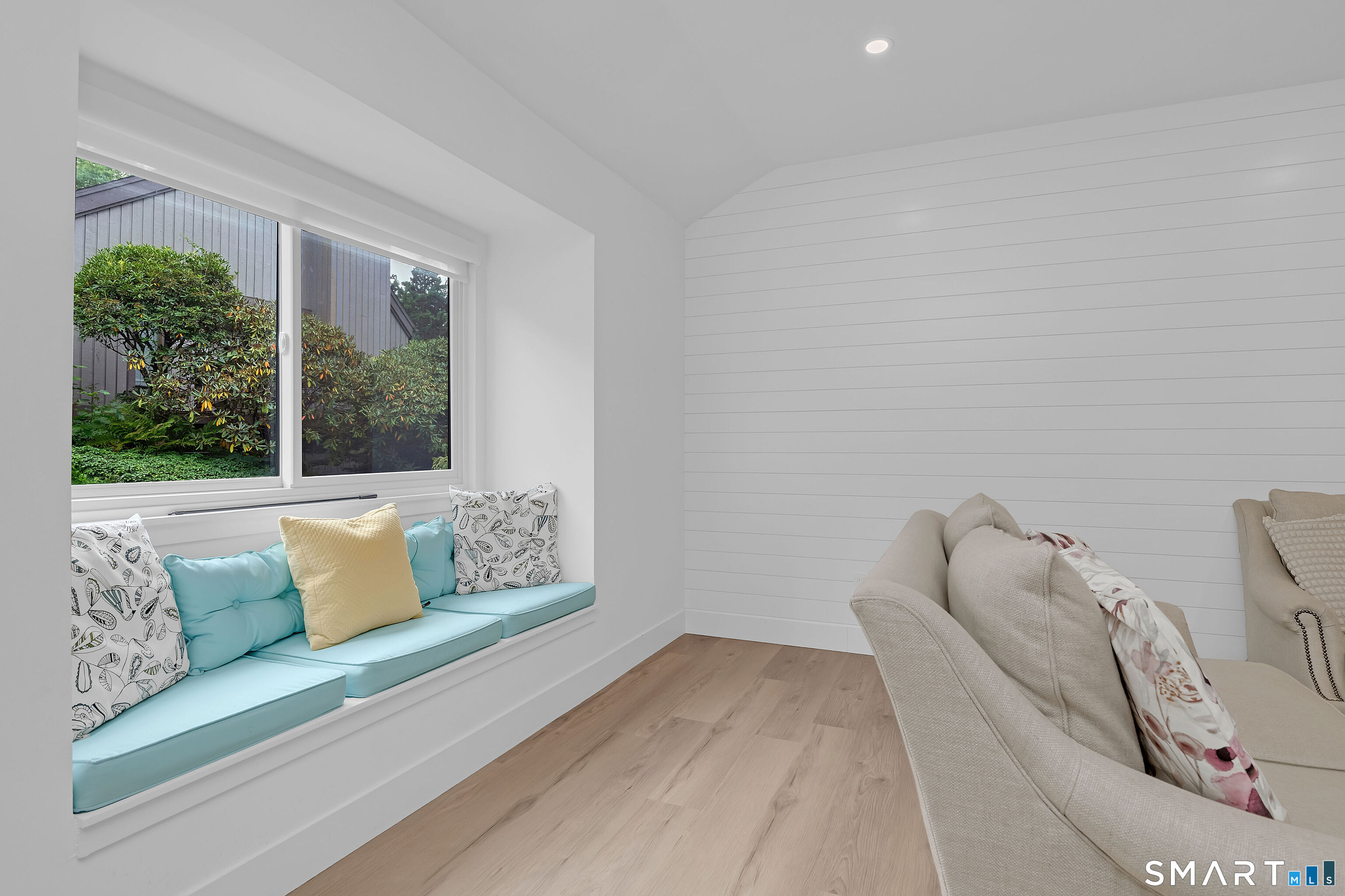 886 Heritage Village Unit: B