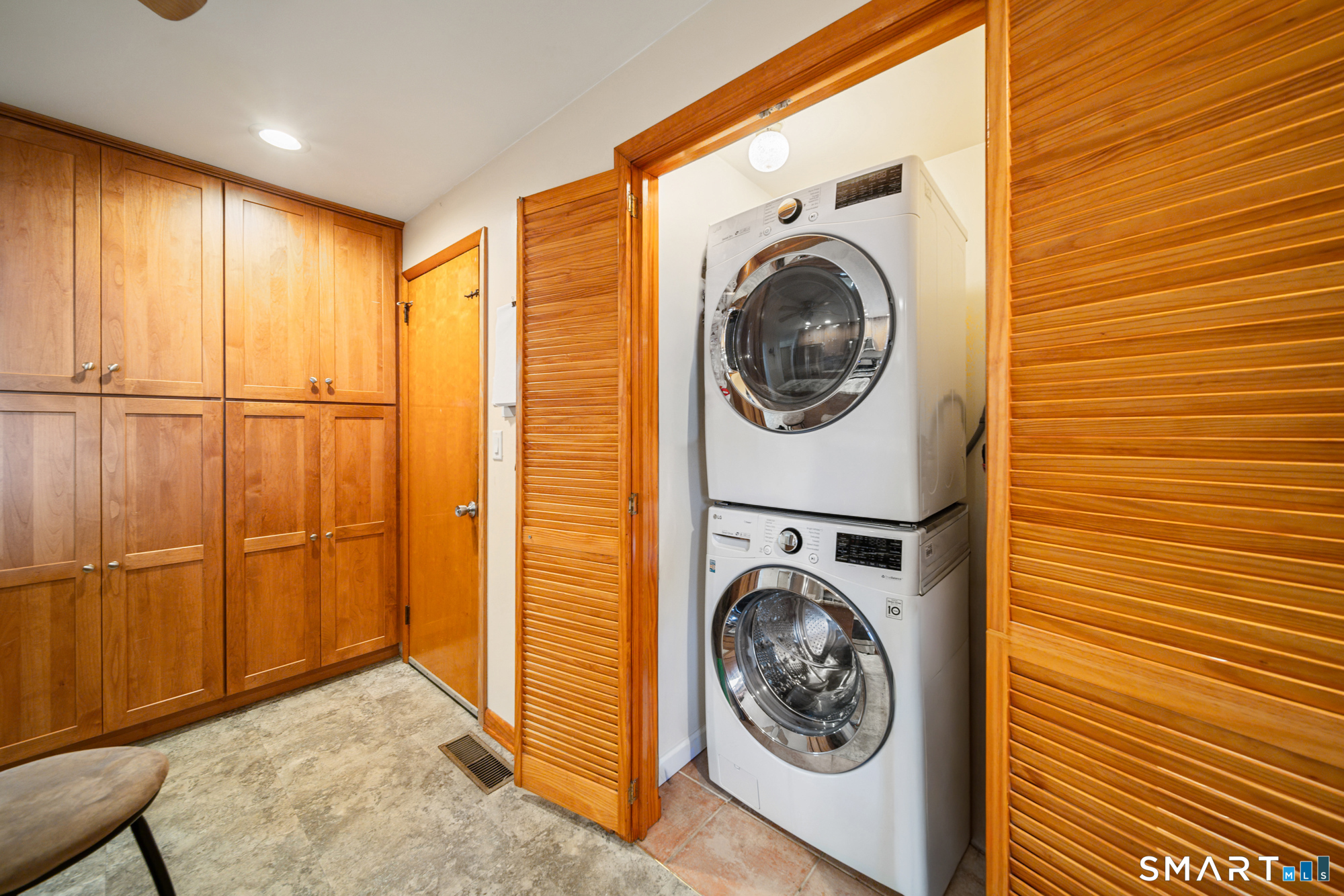 121 Bridgeview Place