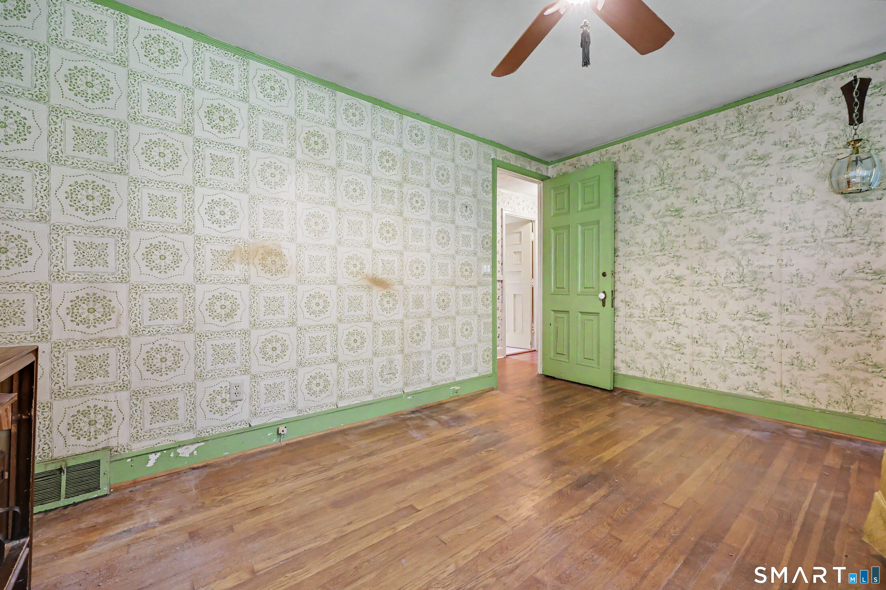 393 Center Road