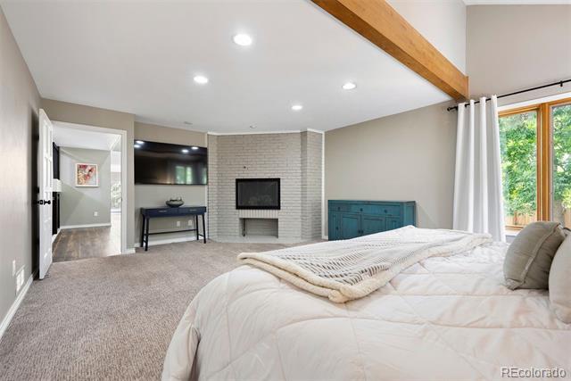 7703 S Grape Court