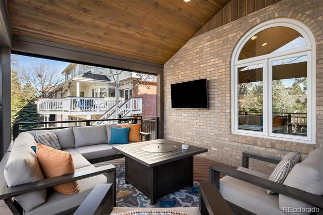 8027 S Fairfax Court