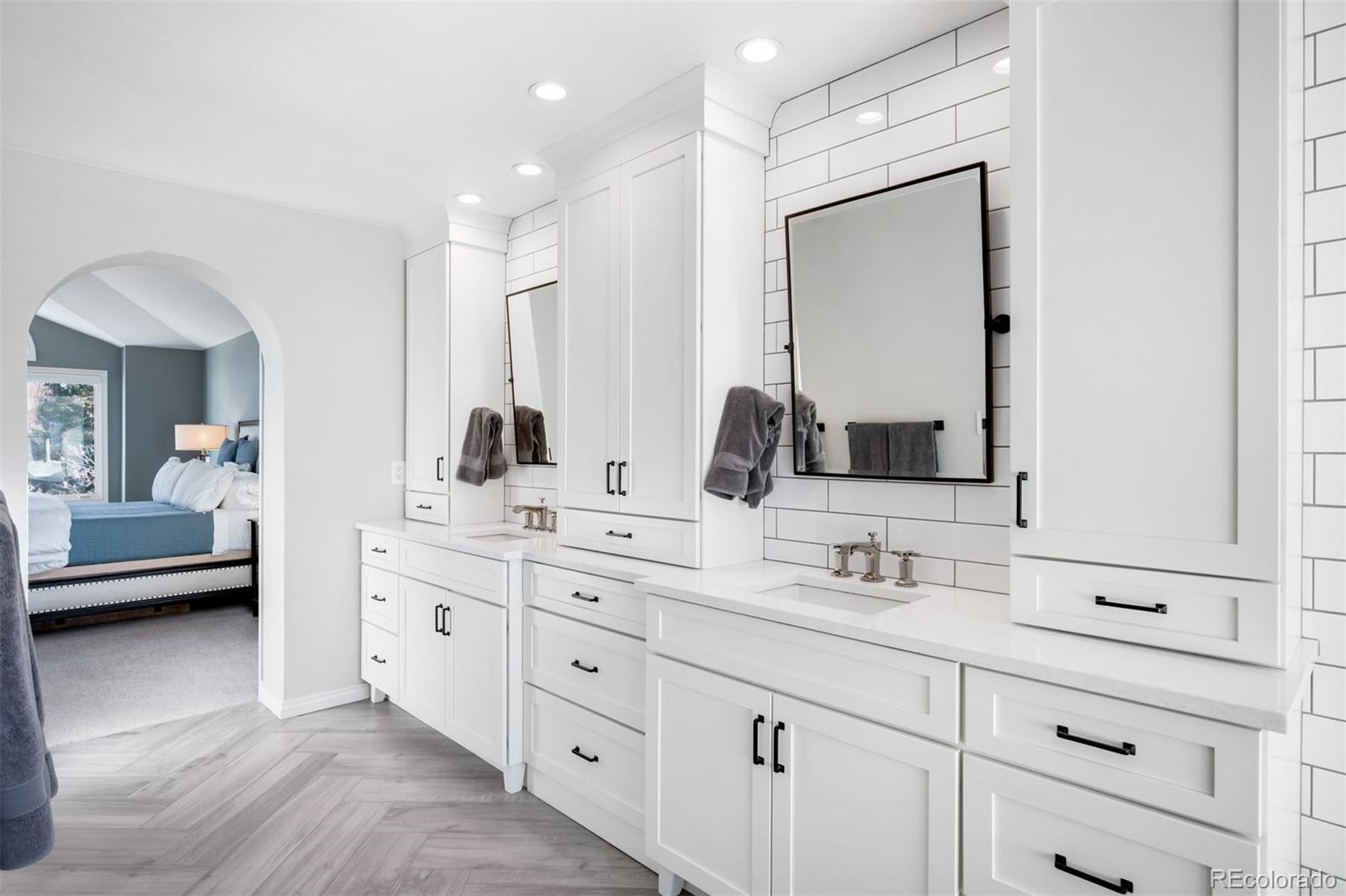 8027 S Fairfax Court