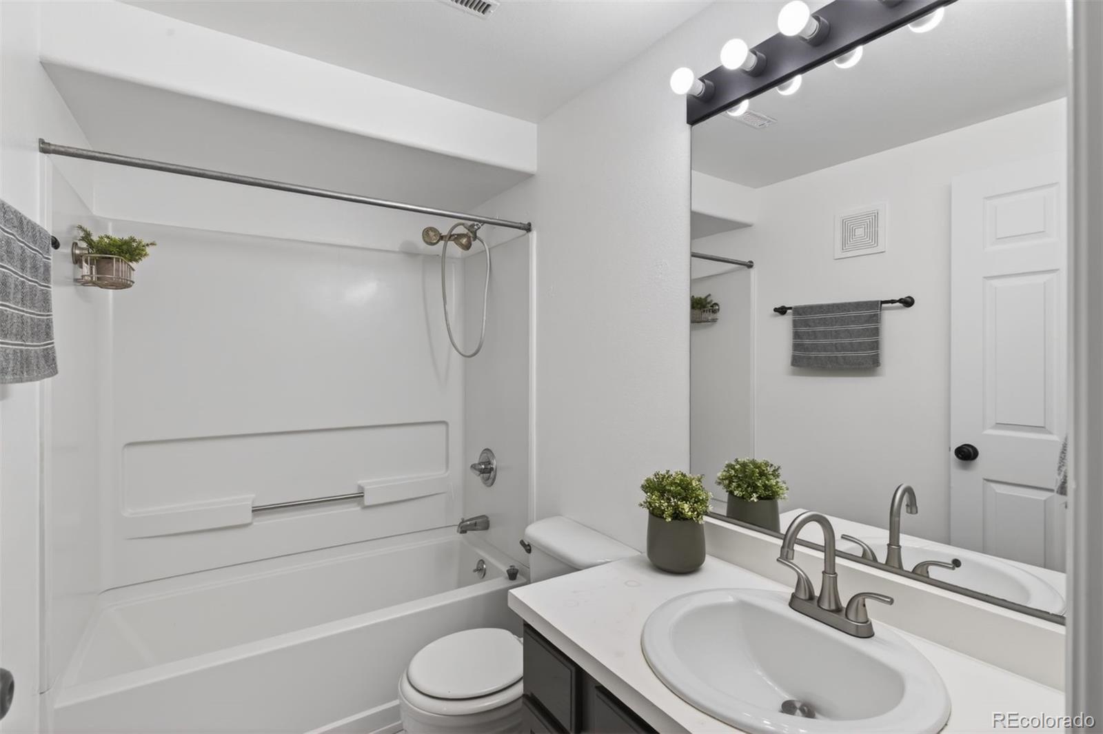 1803 E 36th Avenue