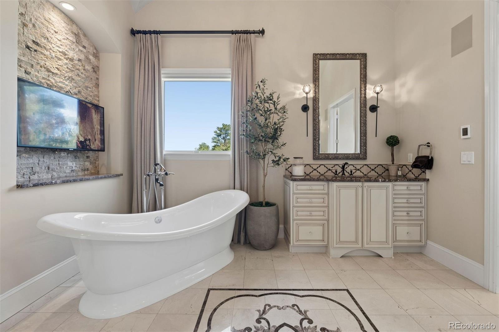 2198 Avenida Del Sol