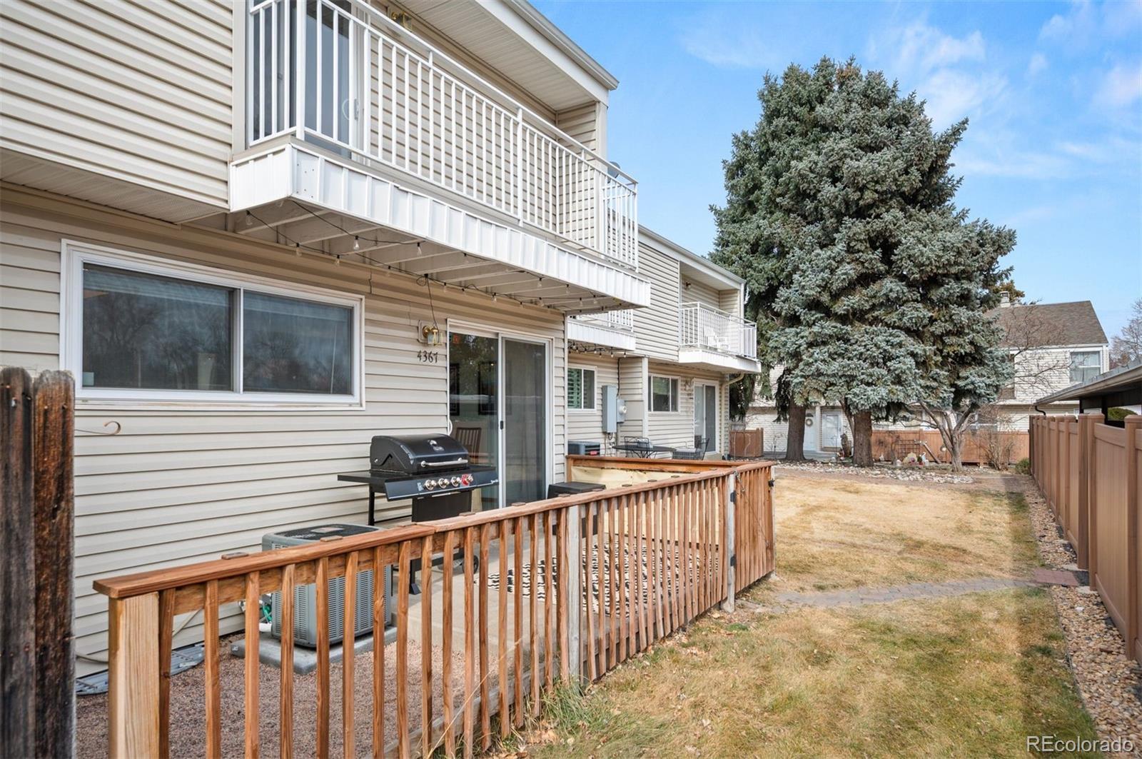 4367 E Maplewood Way