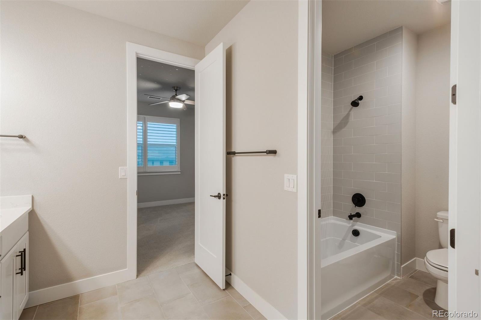 9398 Rockbluff Point